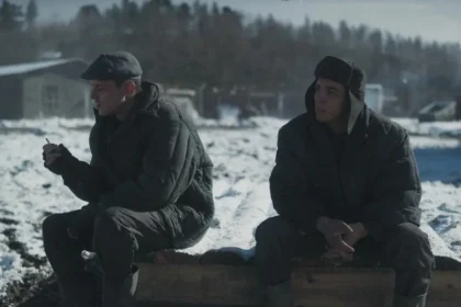 Miguel Herrán e Arón Piper em cena de "A Trégua"- Divulgação Synapse Distribution