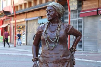 Coleção Cardeais do Samba Paulista reúne histórias de grandes nomes do samba de São Paulo e será lançada na Fábrica do Samba com entrada gratuita.