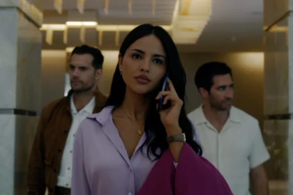 Eiza González, Jake Gyllenhaal e Henry Cavill em cena de "Na Zona Cinzenta"- Divulgação Diamond Pictures