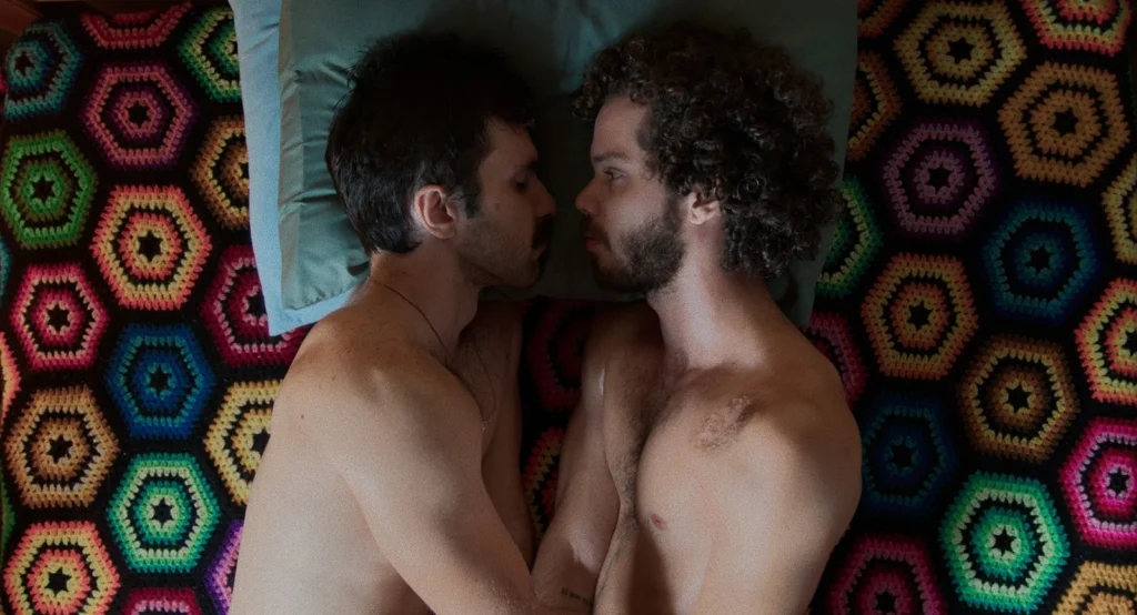 Lucas Drummond e Liev Carlos em cena de "Apenas Coisas Boas"- Divulgação GMFilms