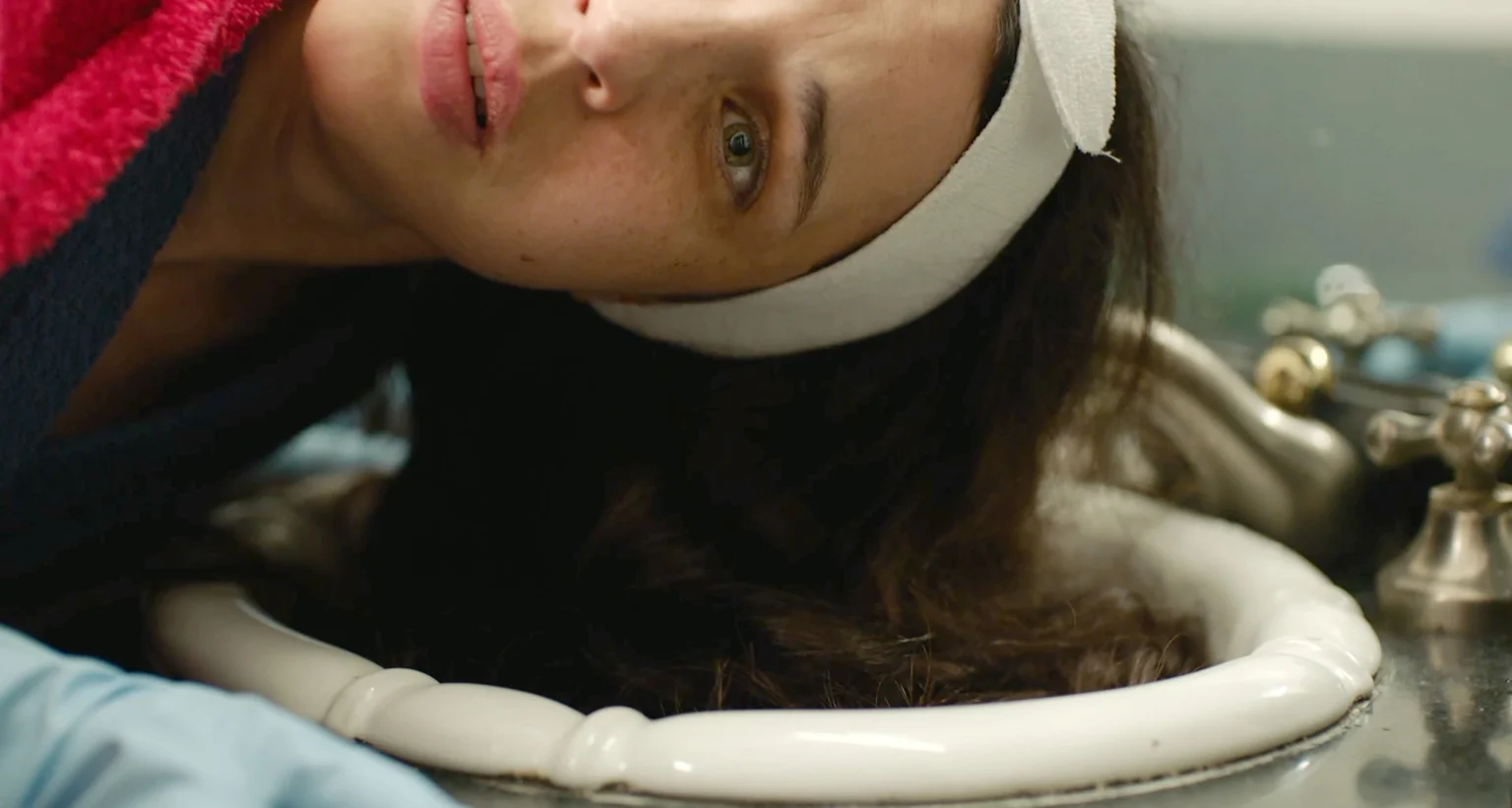 Isabel Aimé Gonzalez Sola em cena de "As Correntes"- Divulgação Filmes do Estação