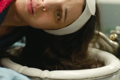 Isabel Aimé Gonzalez Sola em cena de "As Correntes"- Divulgação Filmes do Estação
