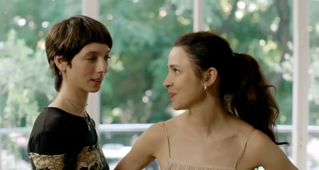 Isabel Aimé Gonzalez Sola e Ernestina Gatti em cena de "As Correntes"- Divulgação Filmes do Estação