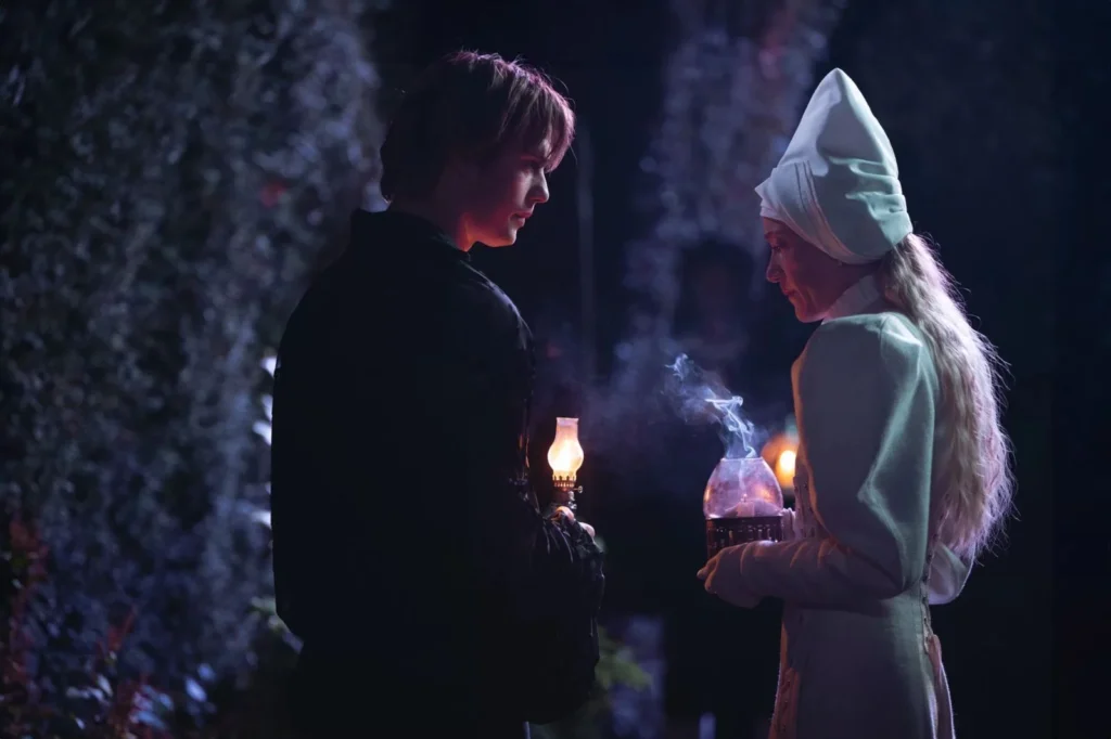 Nicholas Galitzine e Emma Corin em cena de "100 noites de Desejo"- Divulgação Paris Filmes