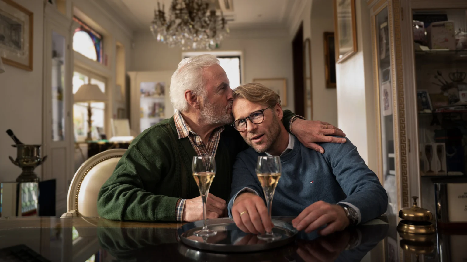Huub Stapel e Leo Alkemade em cena de "Champagne- uma viagem de pai e filho"- Divulgação Autoral Filmes