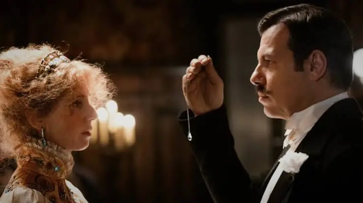 Laurent Lafitte e Sandrine Kiberlain em cena de "A Divina Sarah Bernhardt"- Divulgação Imovision