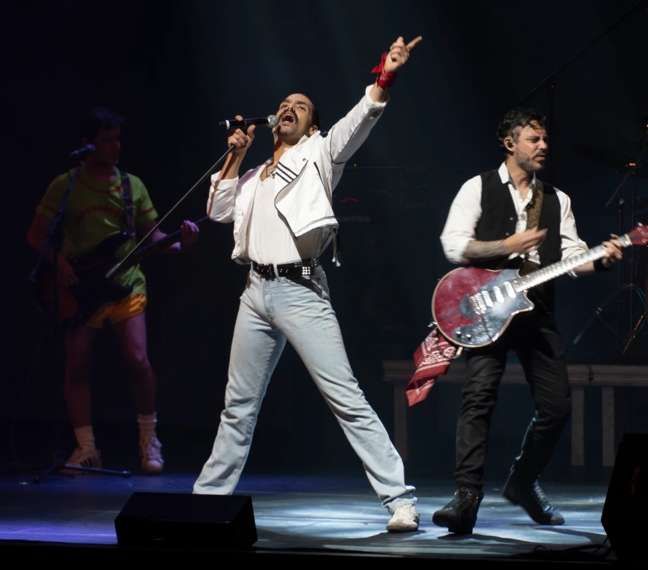 O espetáculo Queen Legend + Elvis Balbo faz apresentação única no Teatro Riachuelo Rio com os maiores clássicos do Queen e uma homenagem emocionante ao legado de Freddie Mercury.