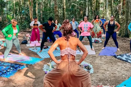 Yoga na Floresta une natureza, meditação e autocuidado em experiência no Rio