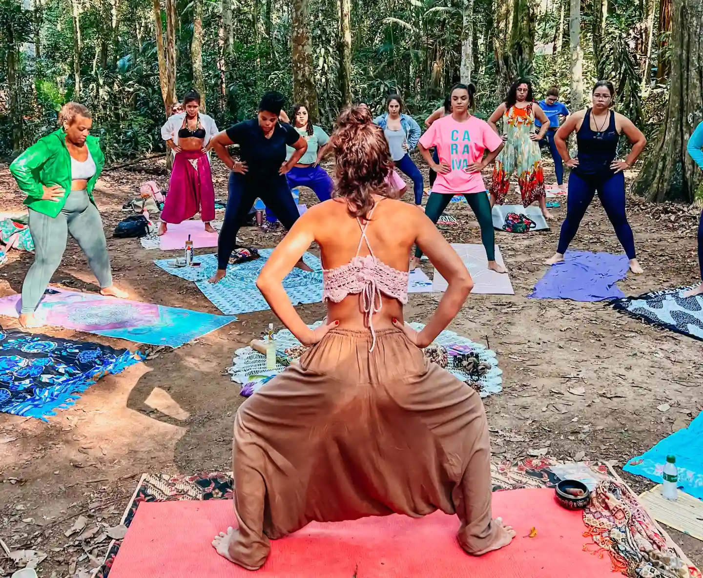 Yoga na Floresta une natureza, meditação e autocuidado em experiência no Rio