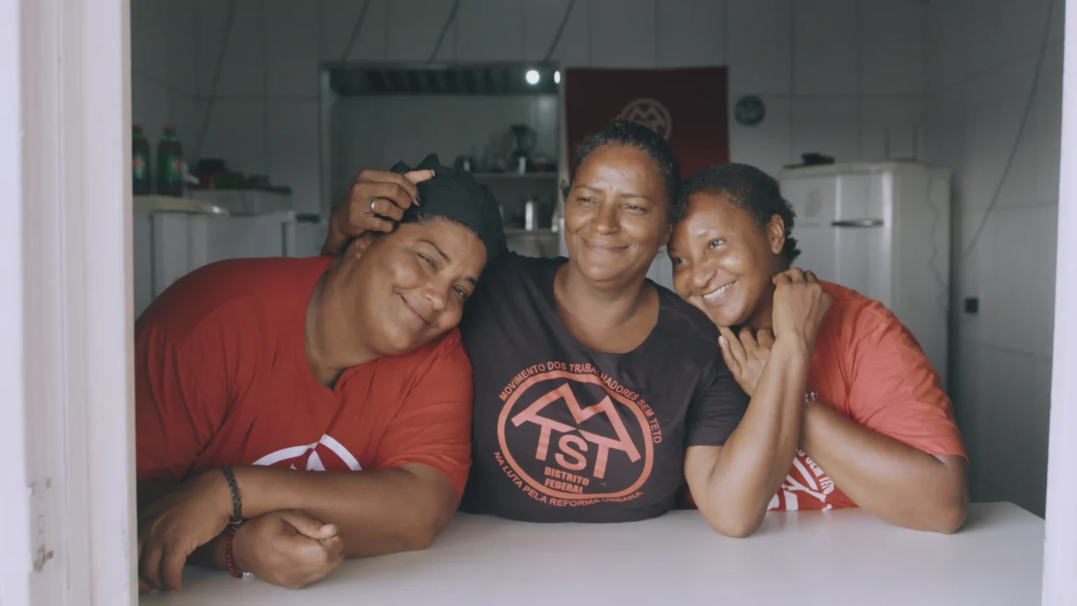 Cena de "Não Existe Almoço Grátis"- Divulgação Descoloniza Filmes