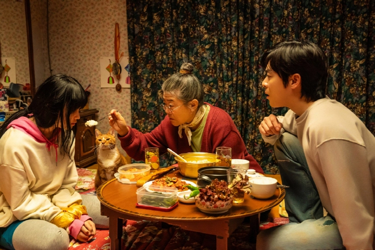 Choi Yoo-ri, Lee Jung-eun e Jo Jung-suk em cena de "Minha FIlha é um Zumbi'- Divulgação O2 Play