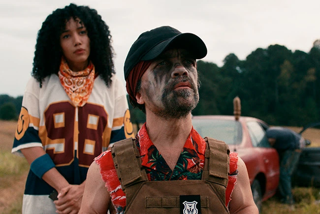 Najah Bradley e Peter Dinklage em cena de "Idiotas"- Divulgação Imagem Filmes