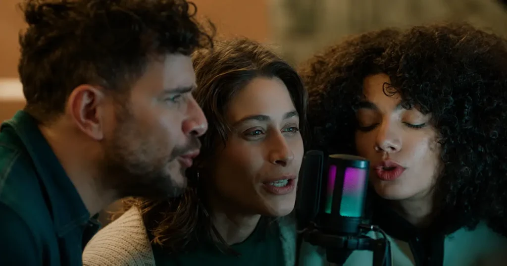 Luisa Arraes, Samantha Jones e Daniel de Oliveira em cena de "Muito Prazer"- Distribuição Elo Studios