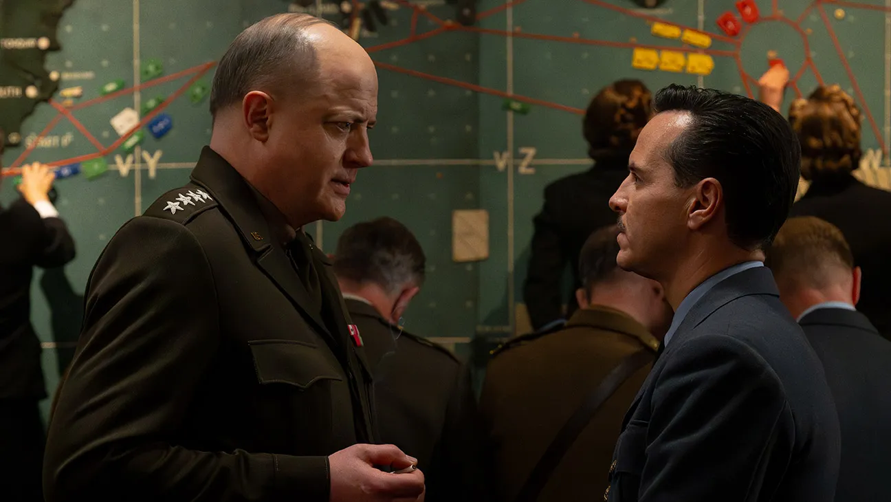 Brendan Fraser e Andrew Scott em cena de "Pressão"- Divulgação Universal Pictures