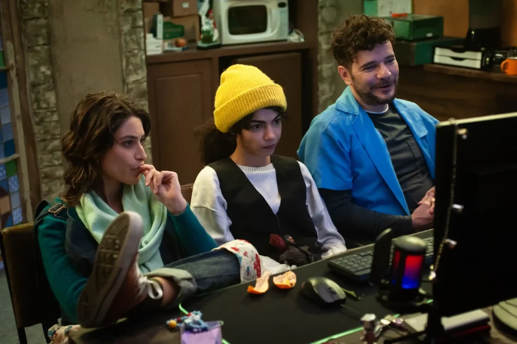 Luisa Arraes, Samantha Jones e Daniel de Oliveira em cena de "Muito Prazer"- Credito Fabio Rebelo
