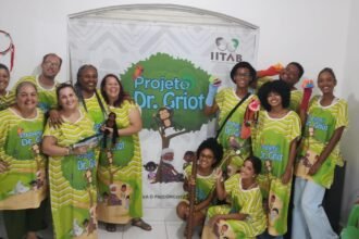 Ponto de Cultura do Afoxé Omo Ifá realiza curso gratuito de contação de histórias na Tijuca, valorizando a tradição oral e a cultura afro-brasileira