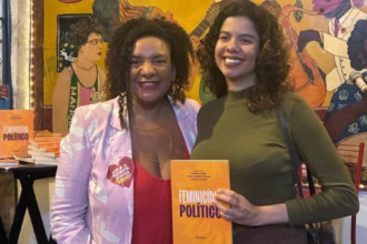 Renata Souza lança Feminicídio Político