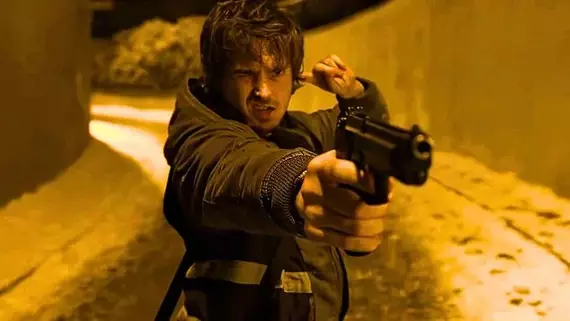 Austin Abrams em cena de "Resident Evil"- Divulgação Sony Pictures