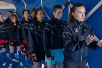 Faye Marsay, Jude Mack, Mercedes Assad, Gabrielle Dieujuste, Annelise Heywood, Aisling Sharkey, Rex Hayes, Terri Olejnik e Karesha Iton em “Ted Lasso”, já disponível no Apple TV.