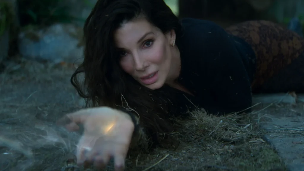 Sandra Bulllock em cena de "Da Magia à Sedução: Feitiço de Amor"- Divulgação Warner Bros