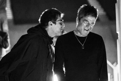 Cena de "Oasis: Don't Look Back In Anger"- Divulgação 20th century Studios