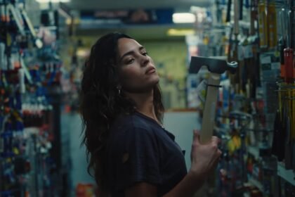 Adria Arjona em cena de "Protocolo de Extermínio"- Divulgação Diamond Filmes Br