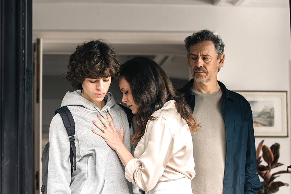 Hermila Guedes, Emilio de Mello e Guilherme Cabral em cena de "Precisamos Falar"- Divulgação Sony Pictures