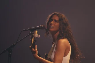 MARO combina folk, pop e world music em seu novo álbum, So Much Has Changed - Simão Pernas