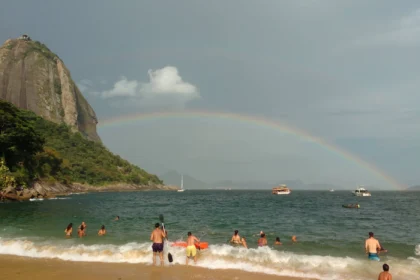 Praia Vermelha na Urca , RJ, arco iris em foto de Alvaro Tallarico