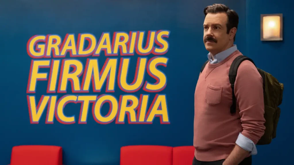 Jason Sudeikis em “Ted Lasso”, já disponível no Apple TV.