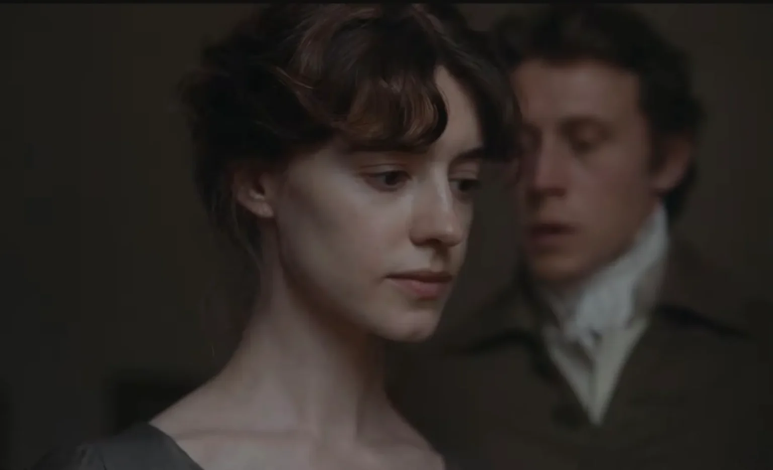 Daisy Edgar-Jones e George MacKay em cena de "Razão e Sensibilidade"- Divulgação Universal Pictures
