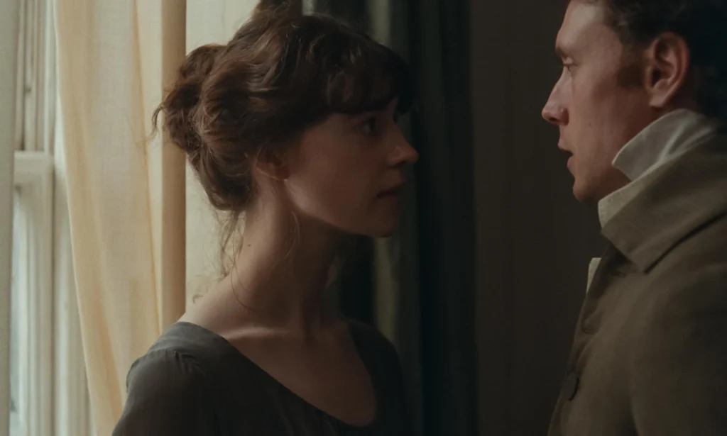 Daisy Edgar-Jones e George MacKay em cena de "Razão e Sensibilidade"- Divulgação Universal Pictures