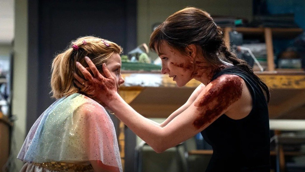 Jessica Chastain e Arabella Olivia Clark em cena de "Outra Mamãe"- Divulgação Universal Pictures