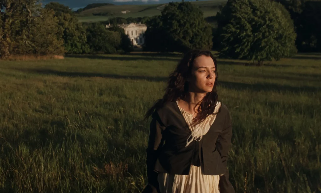 Esme Creed-Miles em cena de "Razão e Sensibilidade"- Divulgação Universal Pictures