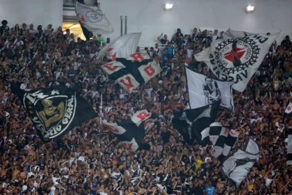 O Vasco venceu uma disputa judicial pelo Maracanã. A Justiça determinou que o estádio seja disponibilizado para o confronto contra o Boca Juniors, pela semifinal da Sul-Americana.
